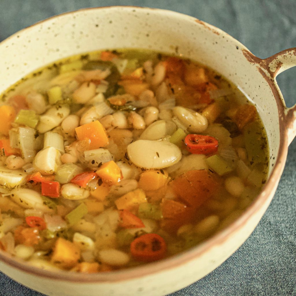 BULGARIAN BEAN SOUP (BOB CHORA) - thebalkanfoodie.com